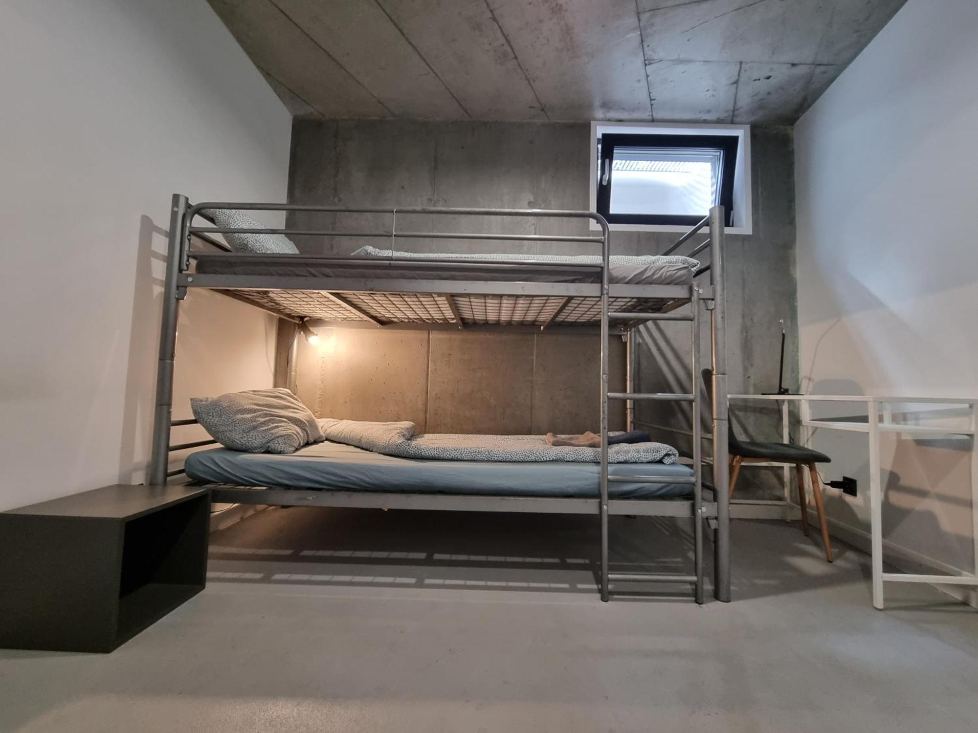 Industrialna Piwnica Hostel Гданск Стая снимка