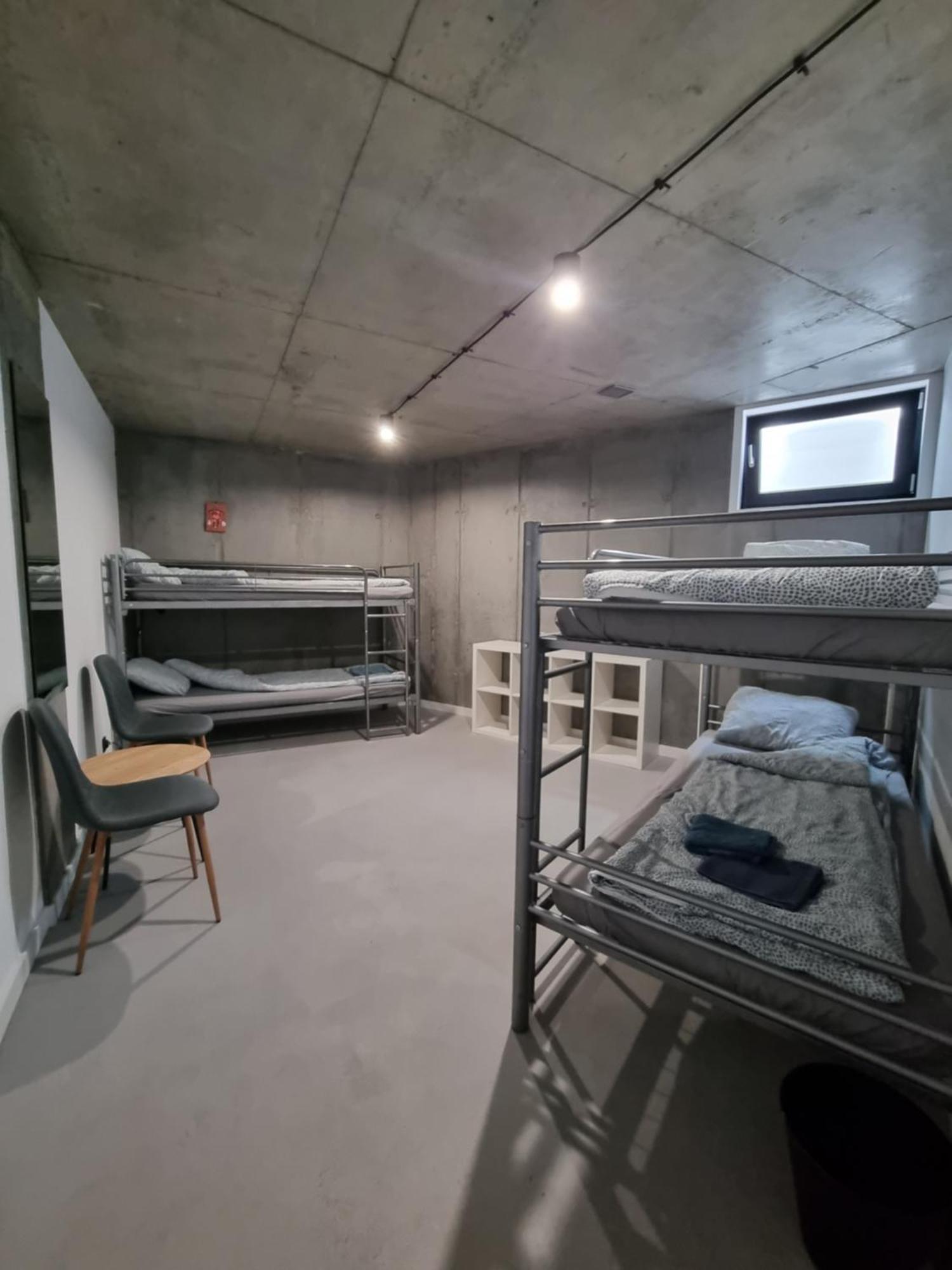 Industrialna Piwnica Hostel Гданск Екстериор снимка